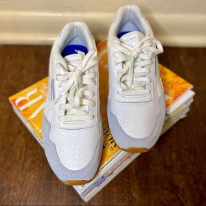 NWOB REEBOK CLASSIC SNEAKER - WHITE LTHR/GREY